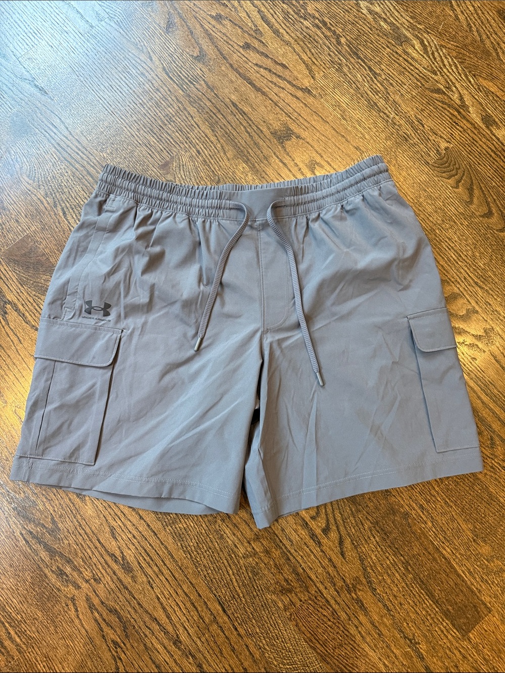 Under Armour Men's Light Gray Cargo Shorts xl hiking active workout